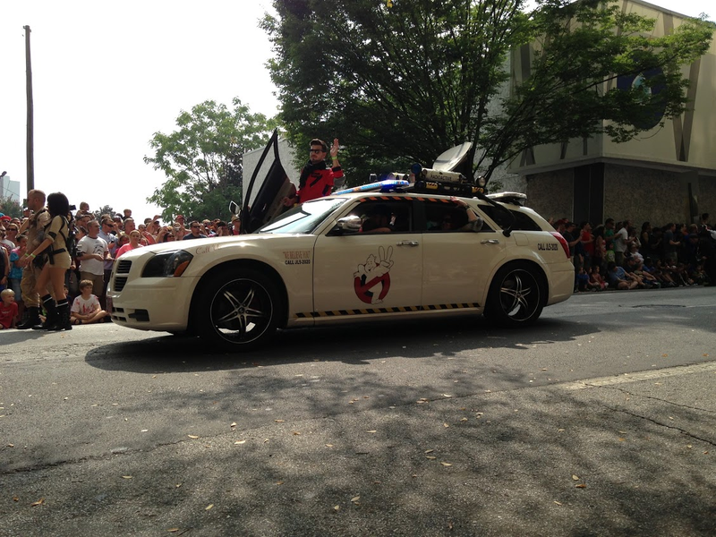 Illustration for article titled Vehicles Of The 2013 DragonCon Parade - Photo Dump